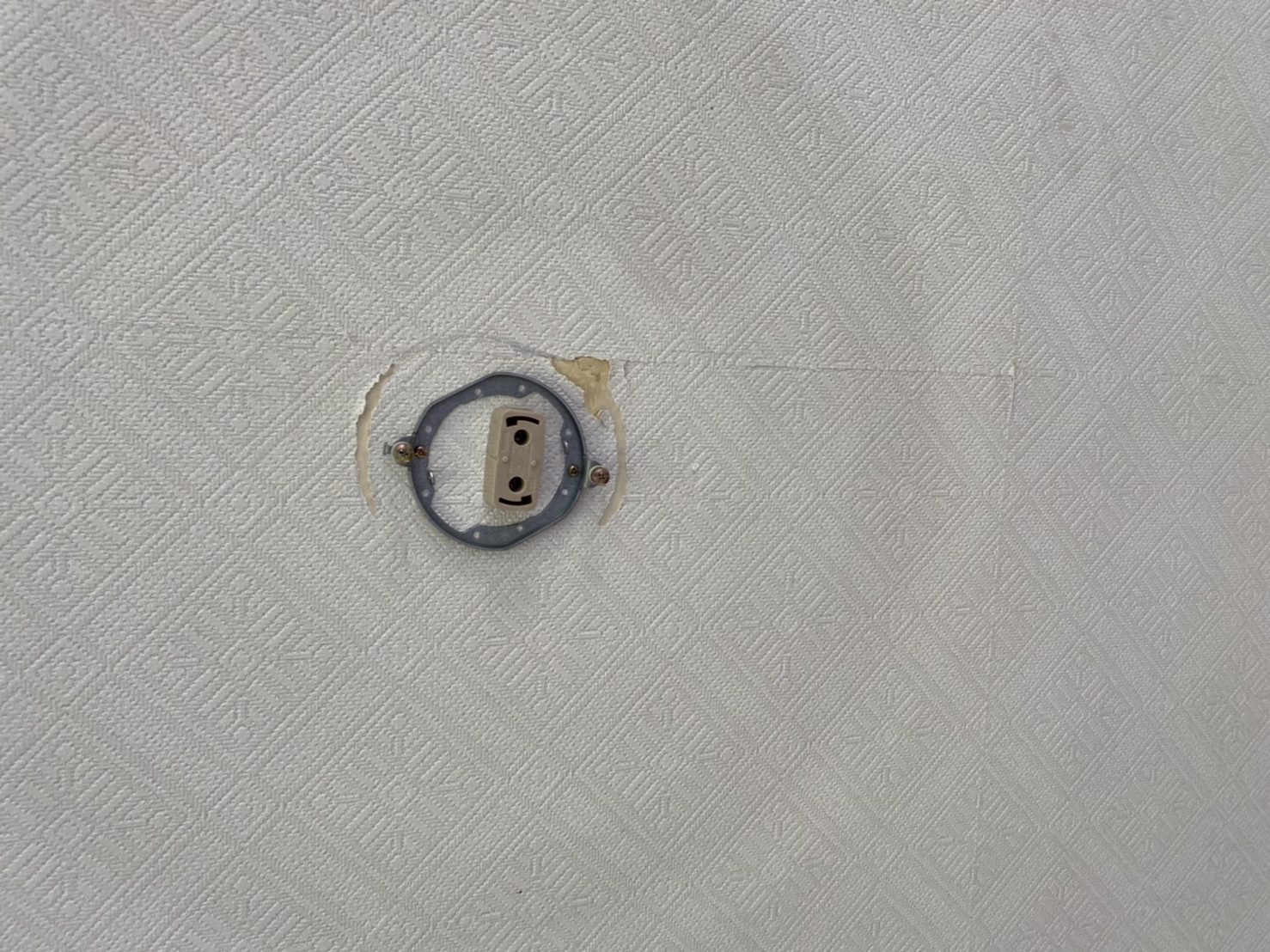 照明器具を外した天井