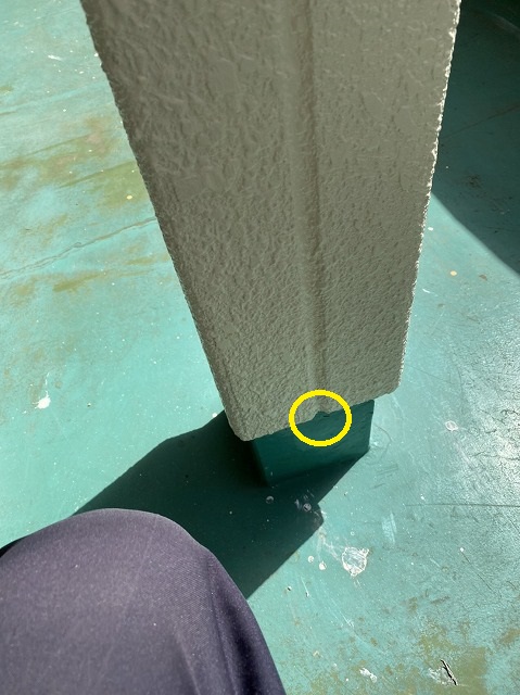 ベランダの中央付近の支柱