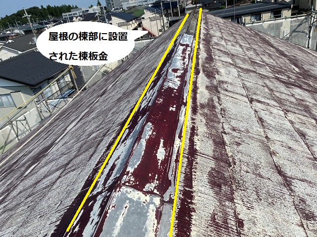 高圧洗浄し塗膜が剥離した状態の屋根