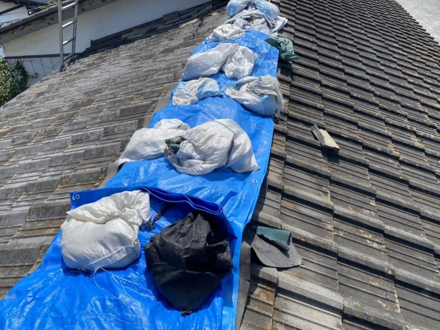 屋根破損による雨漏り