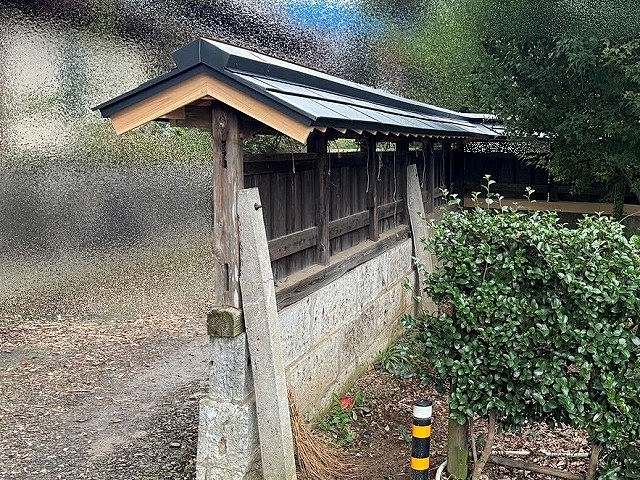 木塀傘屋根をガルバリウム鋼板屋根材に葺き替え