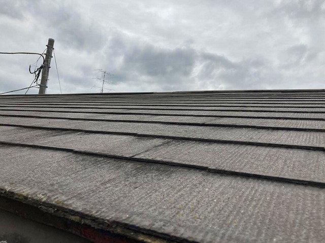 塗装前のスレートコロニアル屋根