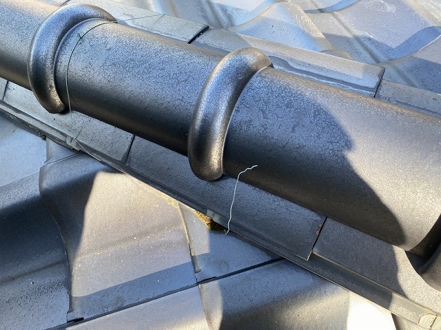 冠瓦に廻されている緊結線の破損