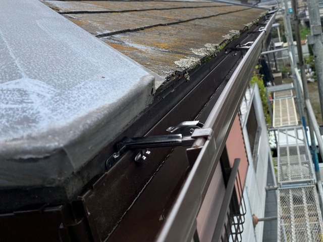 内吊り金具を使用したシビルスケアPC50雨樋