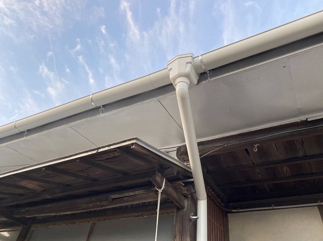 那珂市母屋雨樋交換完了