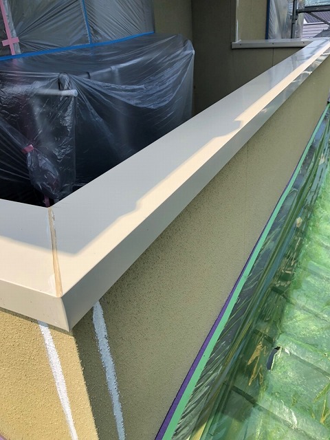 笠木のコーナー部分をしっかりコーキング処理