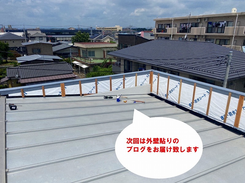 水戸市の雨漏り対策は雨樋どぶ溝カバー工事と外壁の通気工法工事で外壁の張り始めは難しいところから行ないます行ないます