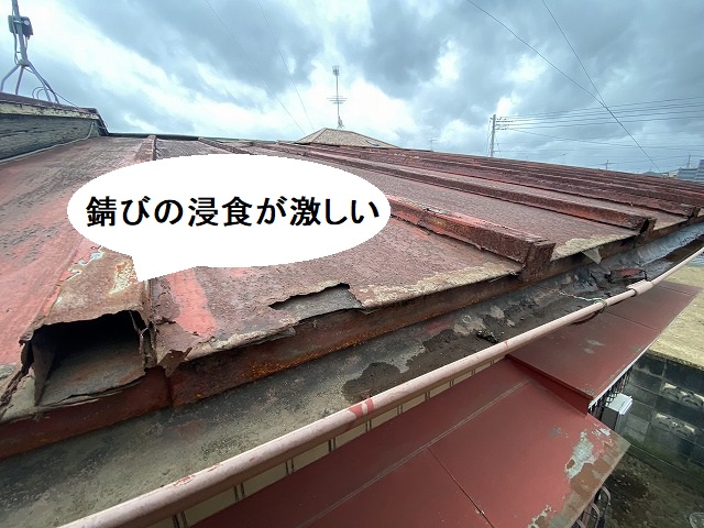 錆びの浸食が激しい、結城市の瓦棒屋根