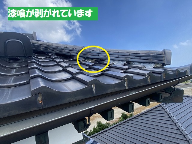 隅棟漆喰が、剥がれ落ちている