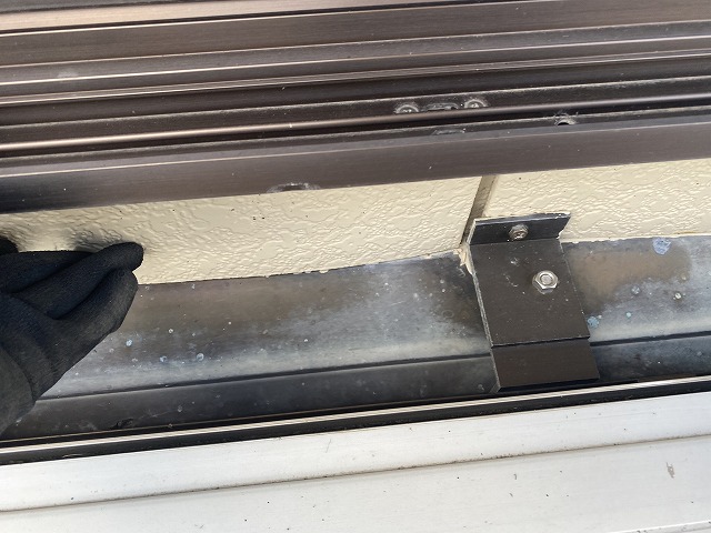 アルミベランダを支える取付金具部分