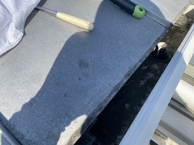 清掃前の大型雨樋