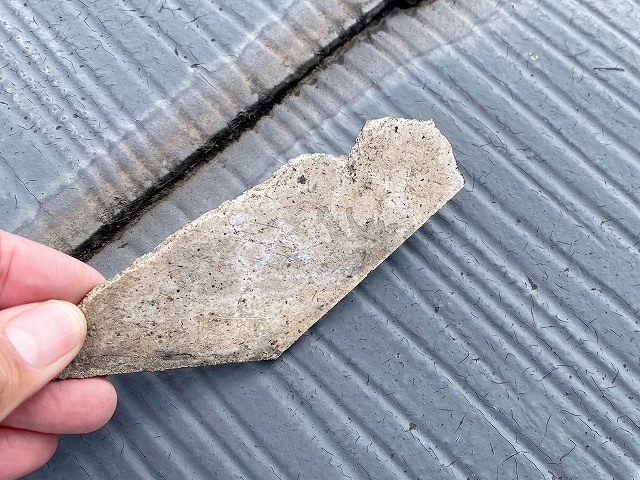 コロニアル屋根材裏側縁切り