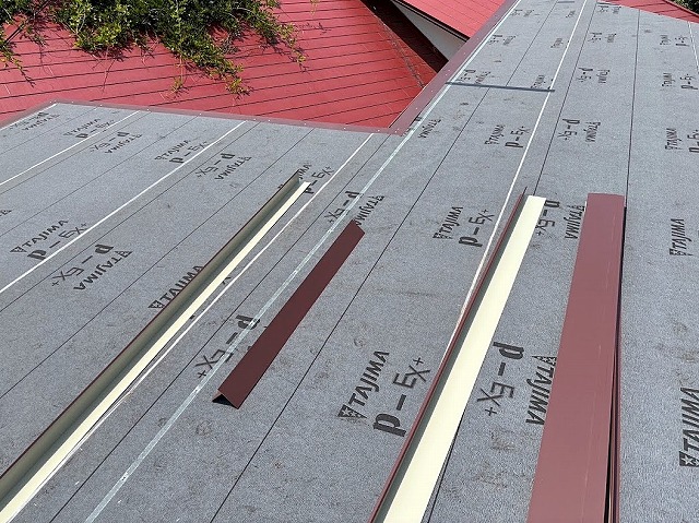 緩勾配屋根の雨漏り対策には立平葺きがおすすめ