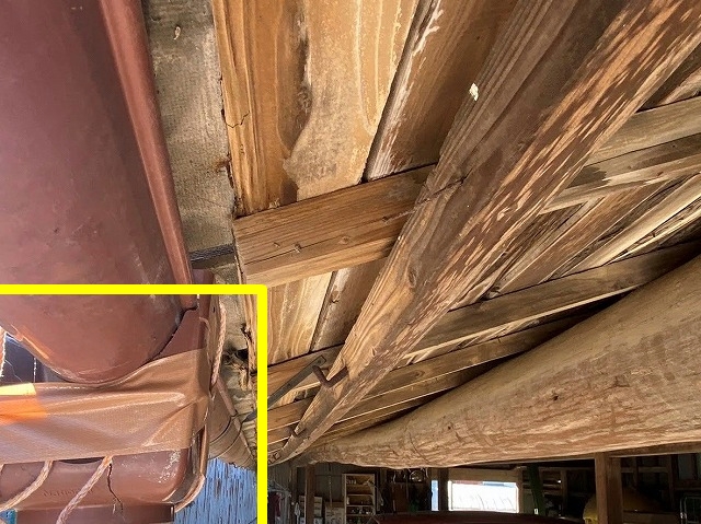 破損して水漏れする集水器