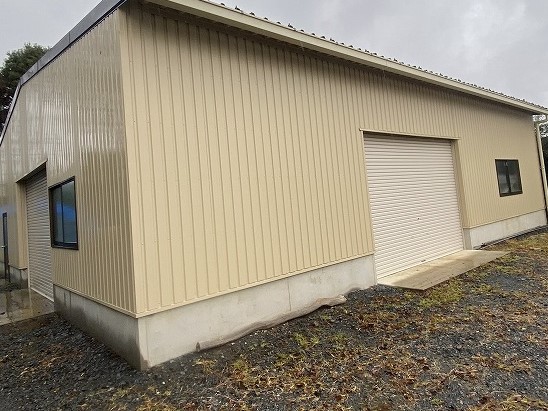 ガレージ横、及び裏のシャッター