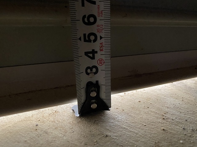 メジャーで見るとすごい隙間があいてるのがわかる