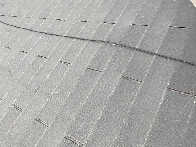 無造作のひび割れが発生しているグリシェイドグラッサ