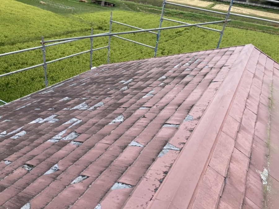 表面剥離してしまっているスレート屋根材パミール