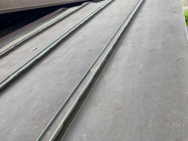 縦吹きの銅板瓦棒屋根