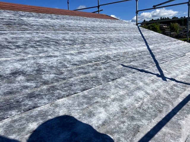 粘着式防水シートはしわが無く綺麗に貼れました