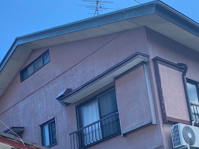 吹付塗装が施されたサイディング外壁