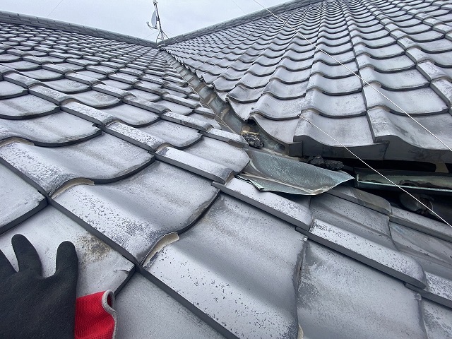 軒先から見た銅板の谷板金部