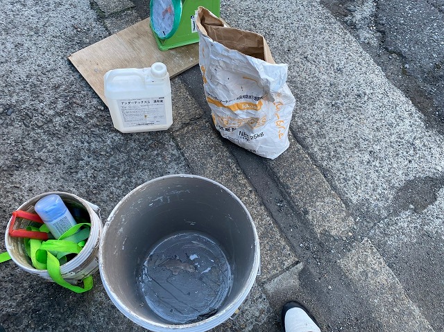 防水下地を調整するための材料と道具