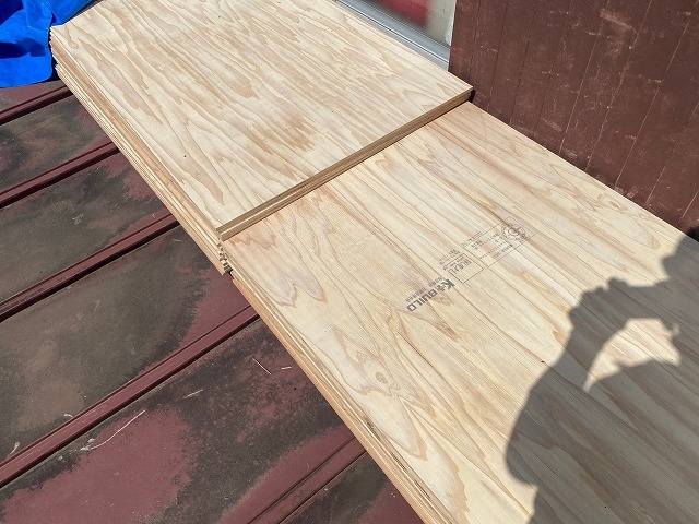 既存の野地板に構造用合板で増し張り