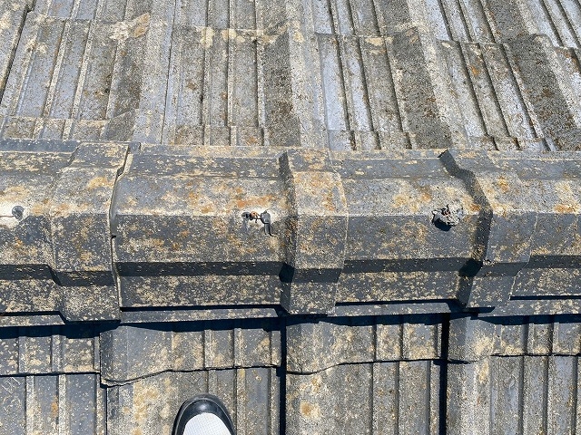 セメント瓦の棟漆喰も定期的なメンテナンスが必要