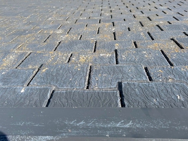 ひたちなか市のアーバニー屋根はカバー工事をご提案