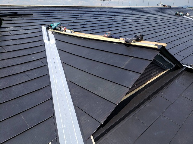 ドーマー屋根部分をガルバリウム鋼板でカバー
