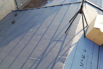 セメント瓦から金属屋根に葺き替え