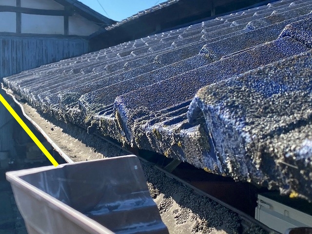 那珂市歪んだ納屋の軒樋