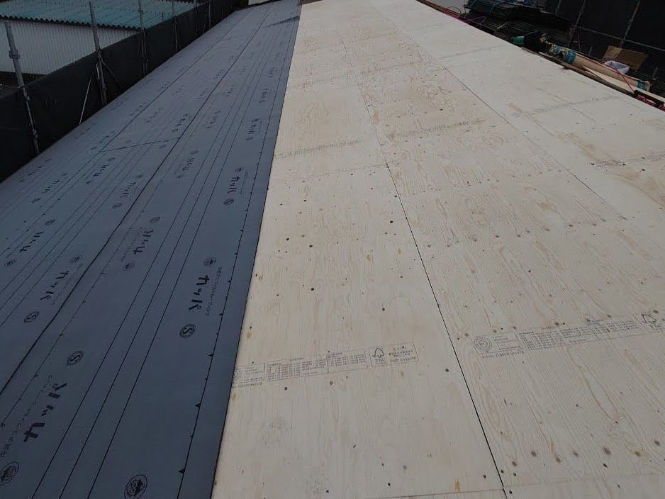 屋根カバーカッパルーフィング施工中