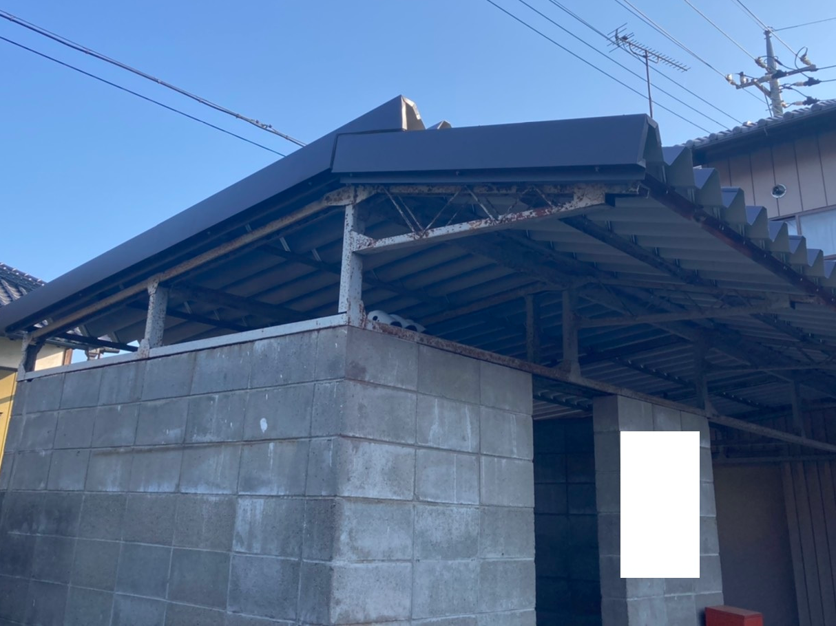 プロパンガスボンベ庫の屋根