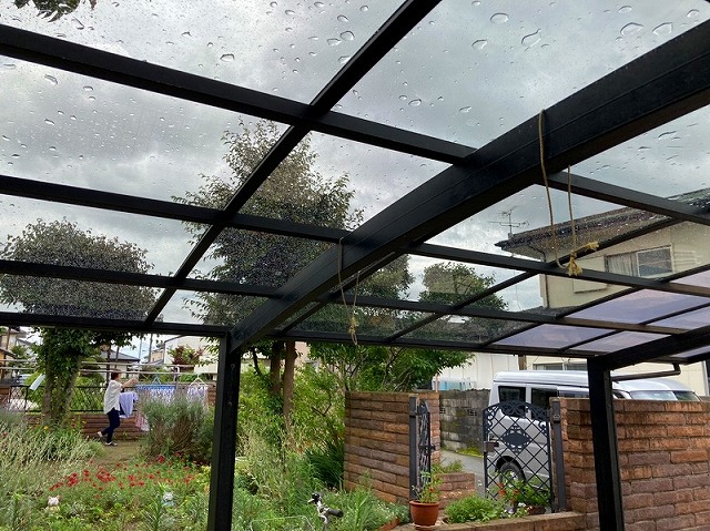 カーポートのポリカーボネートパネル