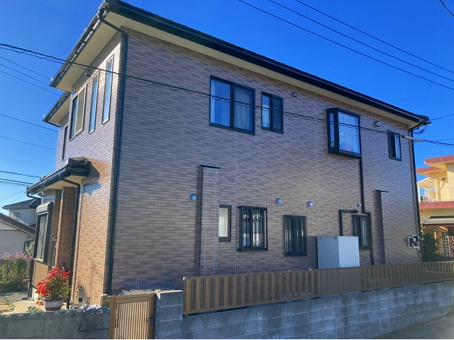 クリアー塗料での外壁塗装が完了した日立市の現場