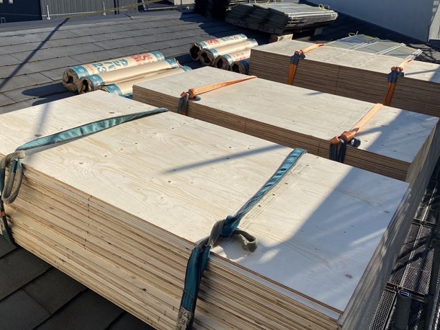 ひたちなか市屋根カバー工法資材搬入