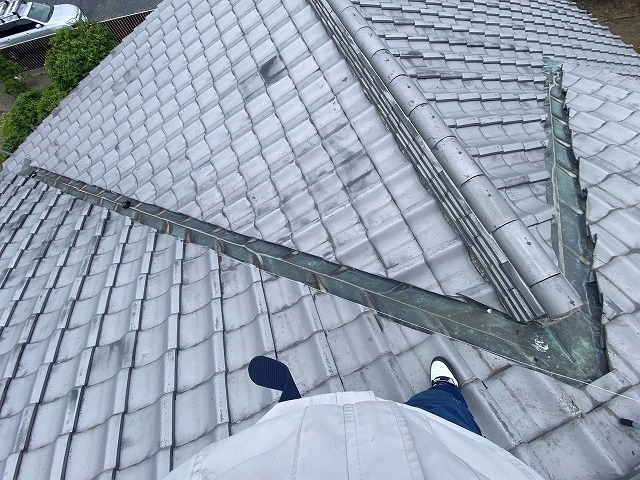 水戸市雨漏り谷樋施工前