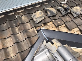 谷板金入れ替え