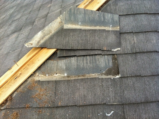 スレート差し替え工事中の下地処理と木材の確認