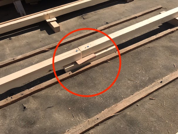 厚みの違うベニヤ板で微妙な高さを調整