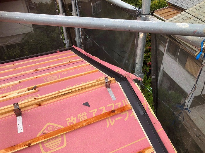 水切り板金の設置