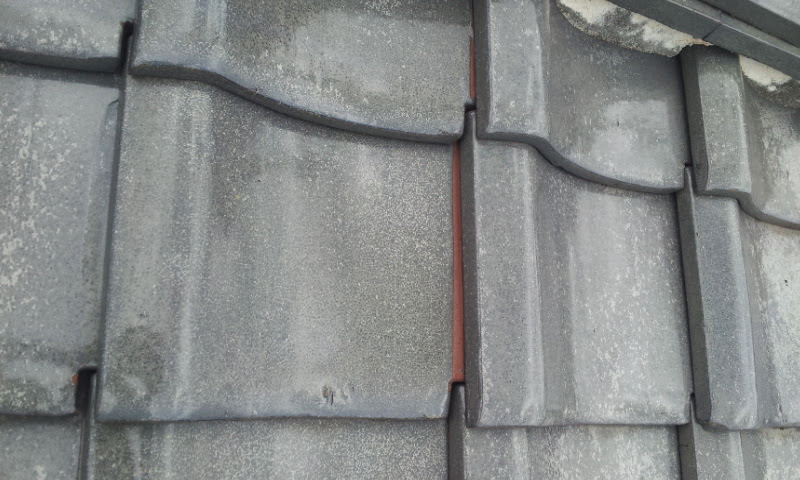 いぶし瓦のズレ