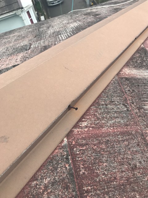 棟板金の釘の浮き