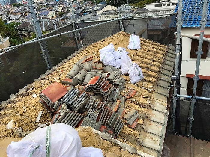 地瓦めくり撤去作業
