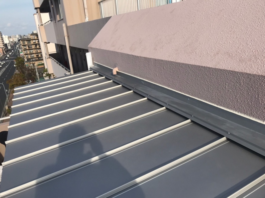 マンションの庇の雨漏り