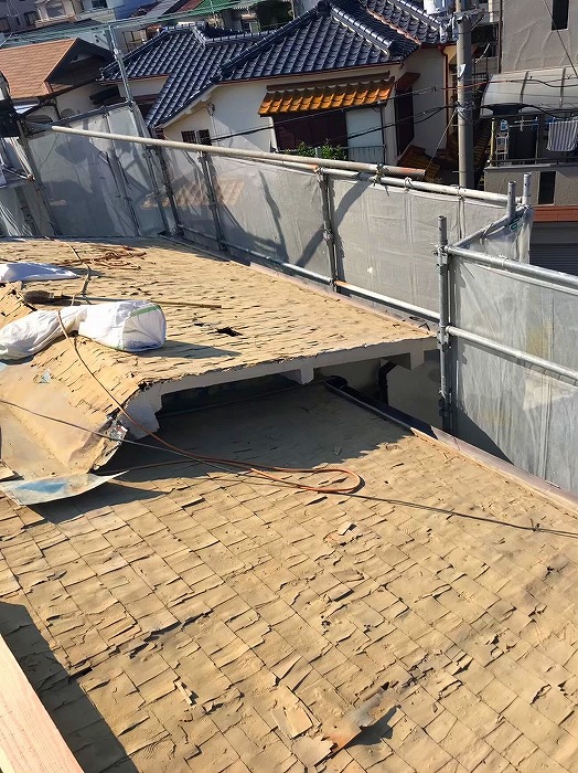屋根の葺き土の撤去