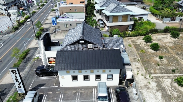 一部金属屋根の箇所あり