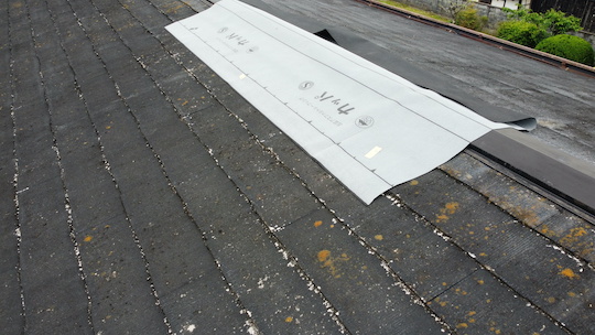 棟板金が一部なくなっていました